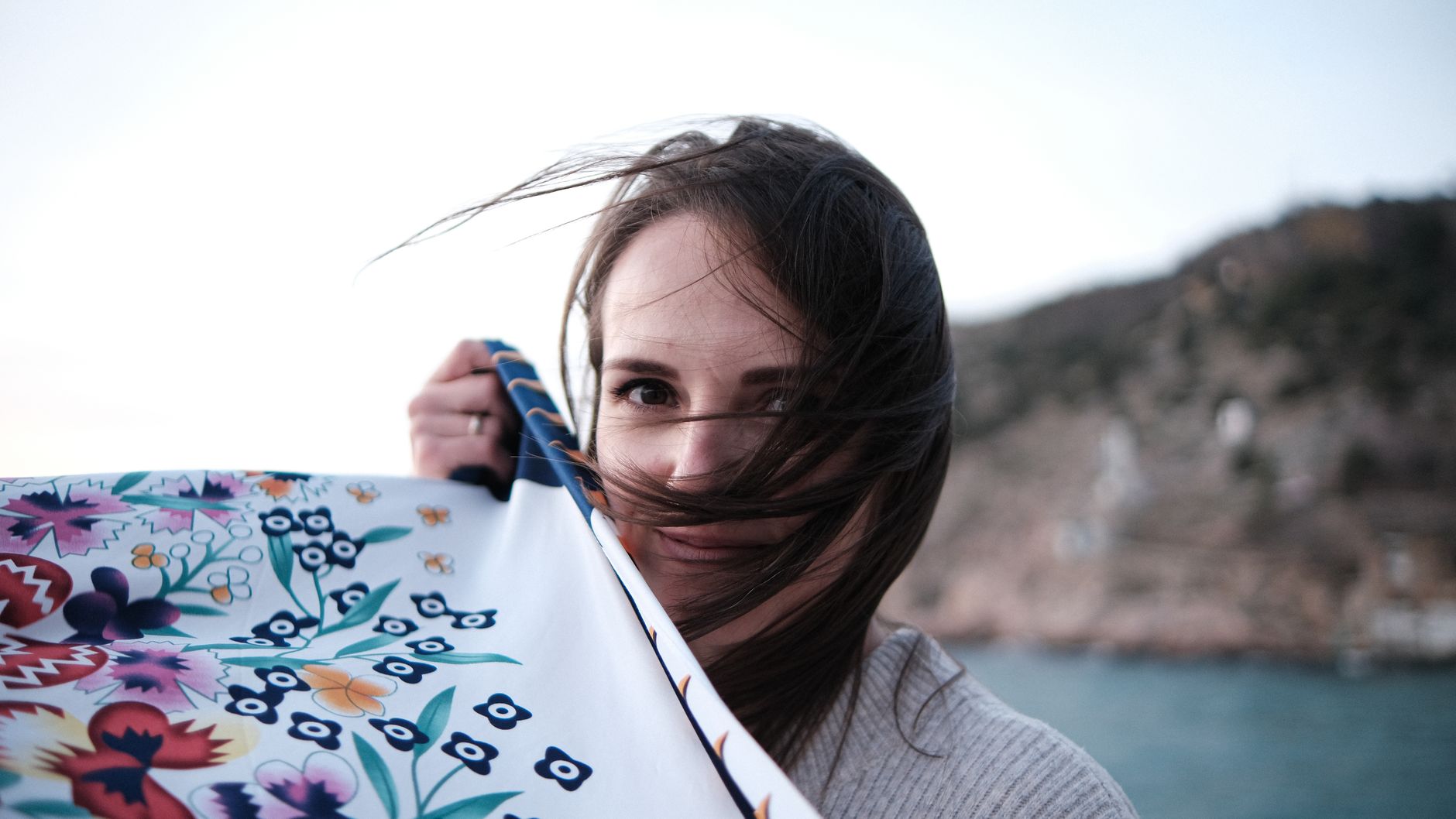 Silk Scarves as Hair Ties: Knotting Tricks That Actually Hold