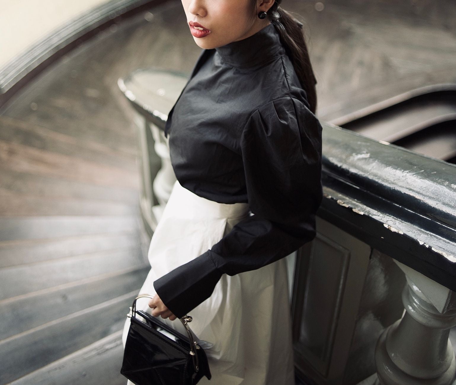 Dressing a Fuller Bust in Structured Tops Without Looking Boxy