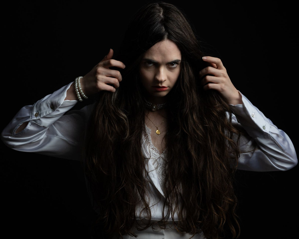 Long Pearl Necklace Feels Too Formal? 9 Casual Ways to Wear It
