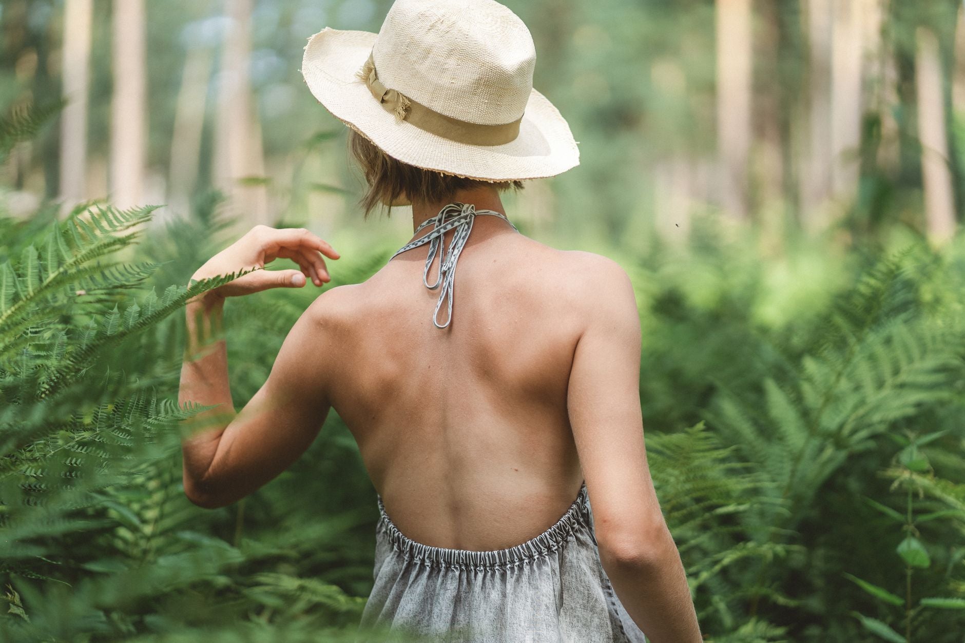Backless Summer Dresses With a Bigger Bust: What Actually Works