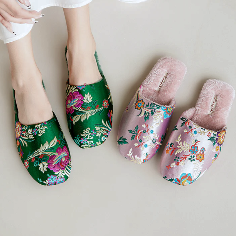 Women's floral shoes close-up — versatile — Liangshi Floral Slippers — Oscar Blackwood