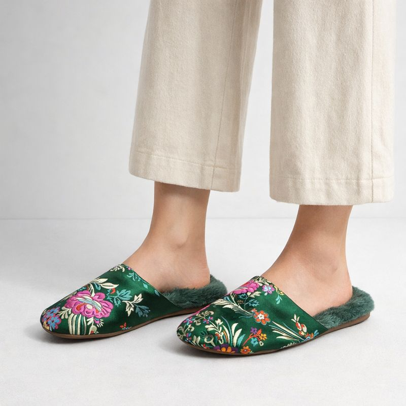 Women's floral shoes alternate angle — versatile — Liangshi Floral Slippers — Oscar Blackwood