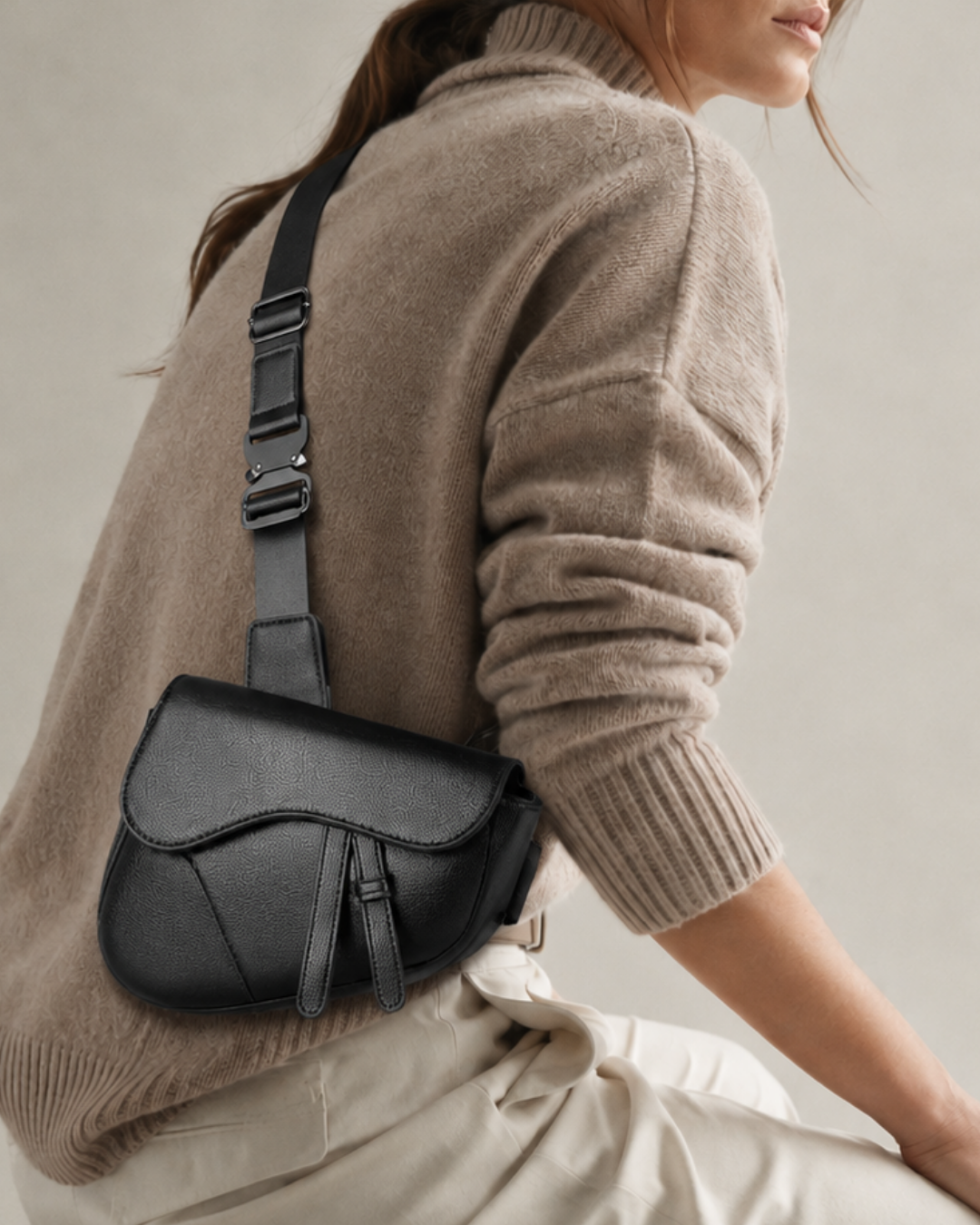 Women's leather handbag color detail — everyday — Albert Saddle Crossbody Bag — Oscar Blackwood