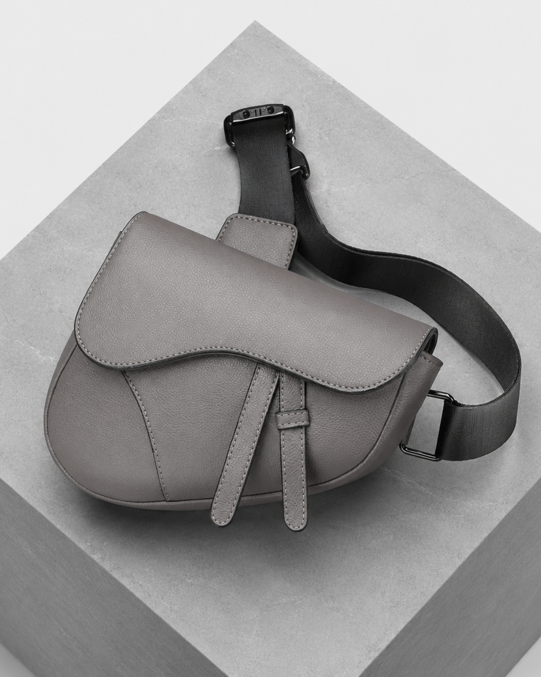 Women's leather handbag back view — everyday — Albert Saddle Crossbody Bag — Oscar Blackwood