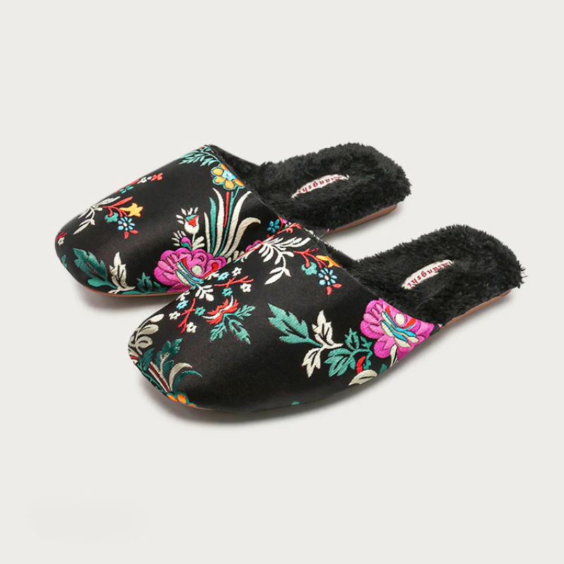 Women's black floral shoes color detail — versatile — Liangshi Floral Slippers — Oscar Blackwood