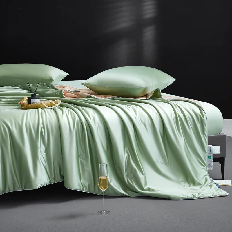 Men's green silk romanart close-up — versatile — Romanart Mulberry Silk Comforter — Oscar Blackwood