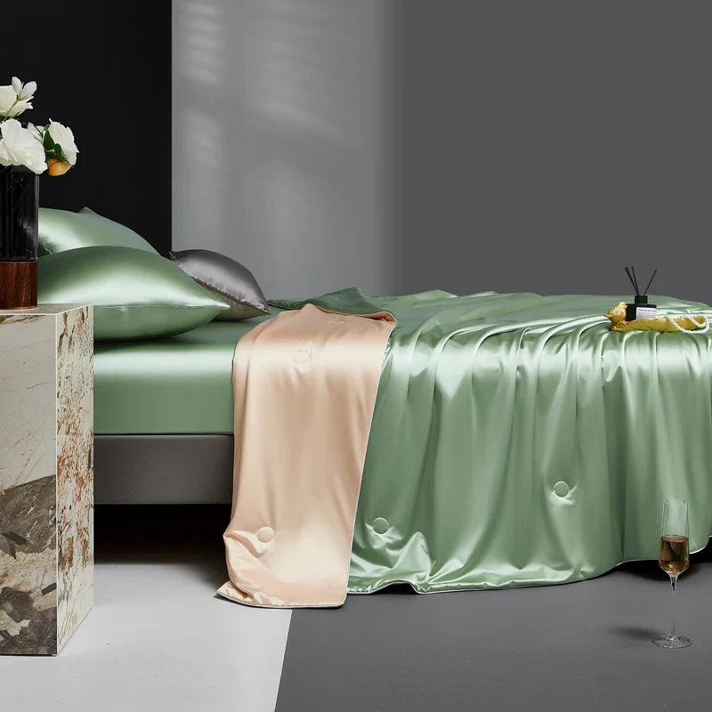 Men's silk romanart close-up — versatile — Romanart Mulberry Silk Comforter — Oscar Blackwood