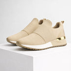 Women's beige lace sneakers styled look — casual — Altes Slip-On's — Oscar Blackwood