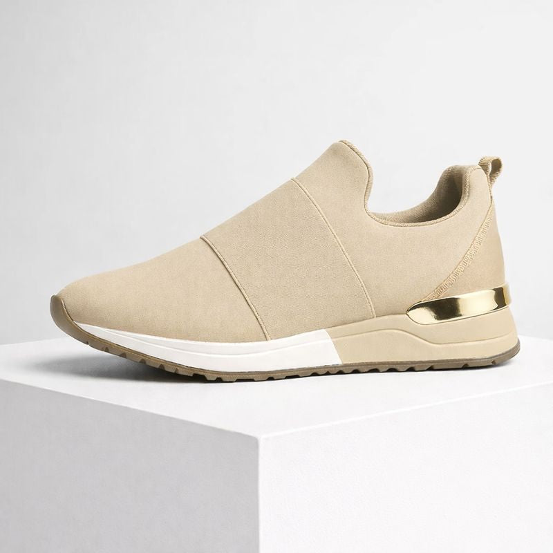 Women's green lace sneakers close-up — casual — Altes Slip-On's — Oscar Blackwood